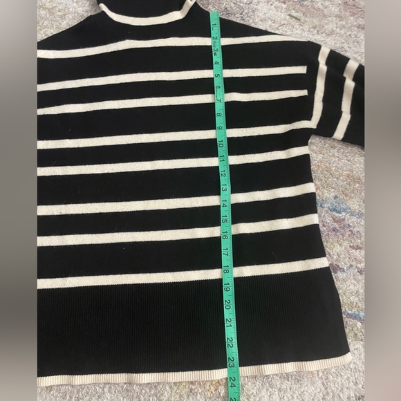 Oversized Turtleneck sweater - Picture 4 of 7